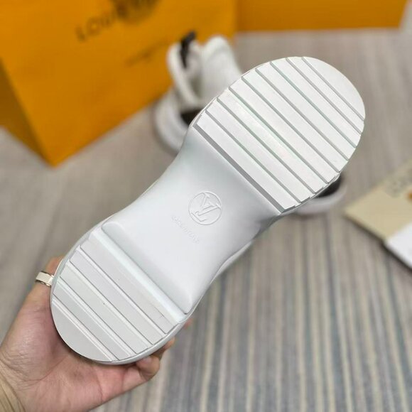 Louis Vuitton LV Archlight Sneaker - Picture 8 of 8